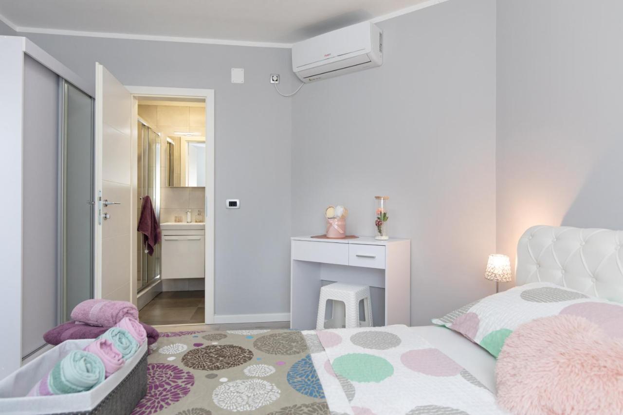 Apartment Odore Di Mare With Beautiful Garden Krk Town Exterior photo